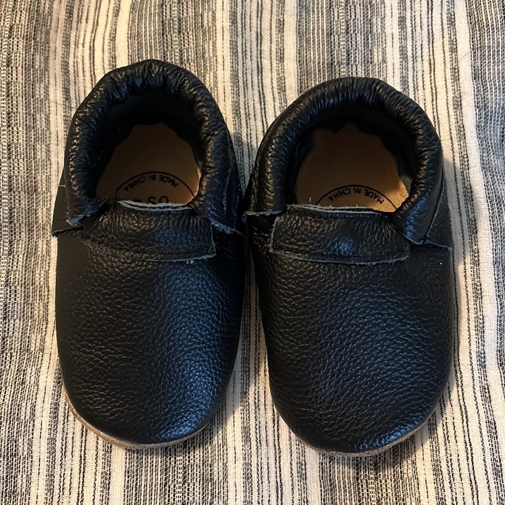 Bird Rock Baby Black and tan Fringeless Moccs 4